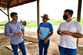 Agro da Gente: Equipe da Secretaria de Agricultura e Trabalho visita área de construção de novo frigorífico de processamento de frango caipira