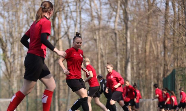 Futebol feminino: após fugir da Ucrânia, time treina em clube alemão Equipe do Kryvbas foi acolhida pelo Colônia, 7º colocado da Bundesliga