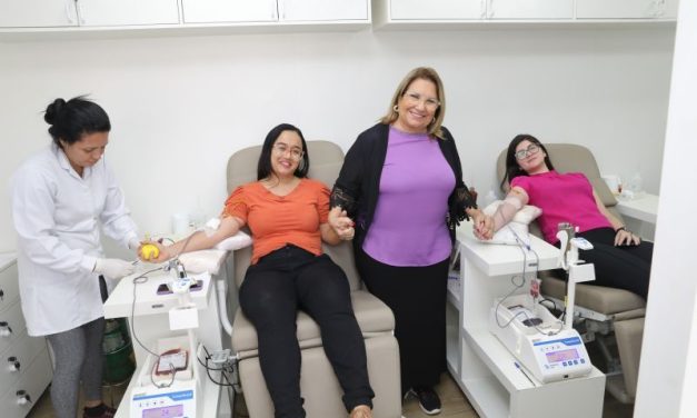 Servidores de duas secretarias doam 15 bolsas de sangue ao Hemocentro