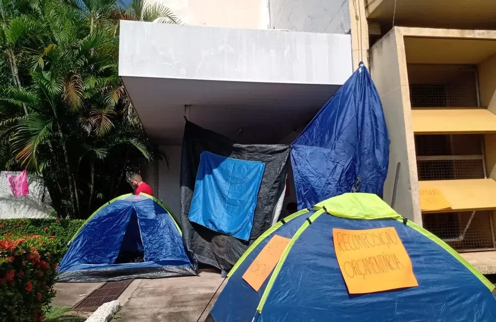 Casal fica ferido após raio cair e destruir casa em Cuiabá: ‘Só ouvi um estouro e mais nada’