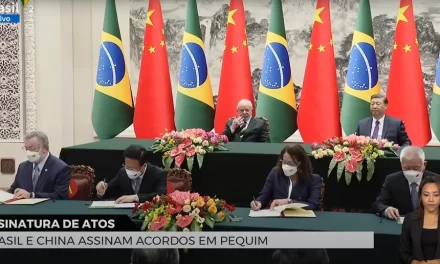 Na China, Lula e Xi Jinping assinam 15 acordos comerciais e de parceria