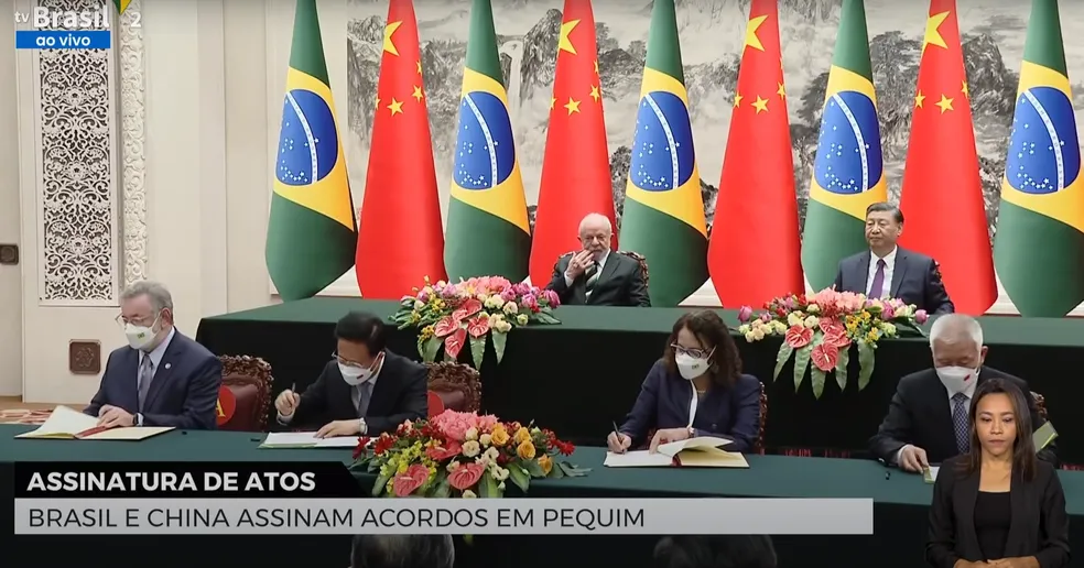 Na China, Lula e Xi Jinping assinam 15 acordos comerciais e de parceria