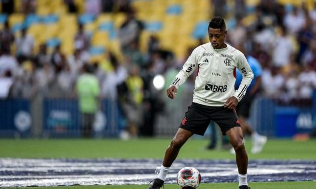 Bruno Henrique, do Flamengo, se manifesta nas redes sociais