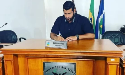 Presidente da Câmara de Jangada (MT) paga fiança e é liberado após ser preso por xingar segurança, mijar em calçada e tentar dar ‘carteirada’ em PM