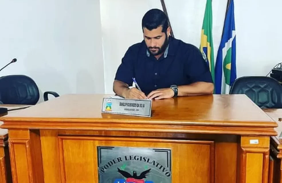 Presidente da Câmara de Jangada (MT) paga fiança e é liberado após ser preso por xingar segurança, mijar em calçada e tentar dar ‘carteirada’ em PM