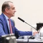 Deputado é retirado de comissão que investiga parlamentar que comparou gravidez de mulheres com gestação de vacas em MT