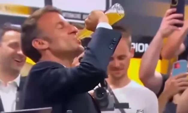 Macron bebe cerveja com apenas um gole e gera polêmica na França