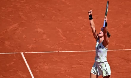 Bia Haddad faz história em 4h, vence e vai às quartas em Roland Garros