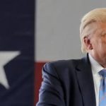 Trump critica tarifas altas e ameaça reaver controle do canal do Panamá