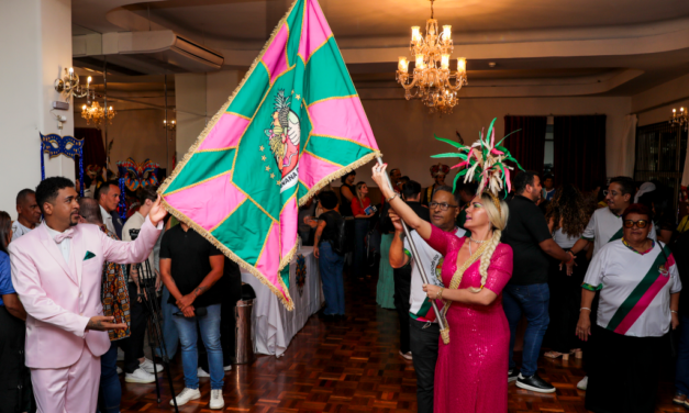 Desfiles das comissões de frente de escolas e blocos marcam lançamento do Carnaval de Cuiabá