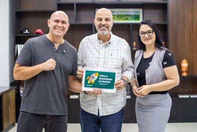 Cuiabá anuncia investimento em valorização dos profissionais da educação