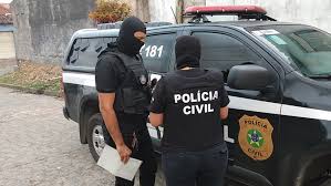 Polícia Civil prende suspeito por perseguição e descumprimento de medida protetiva