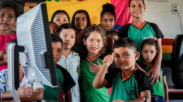 Mais de 76% das escolas públicas de Mato Grosso já possuem internet adequada para uso pedagógico