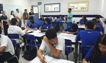 Técnicos acompanham recomposição da aprendizagem em escolas estaduais