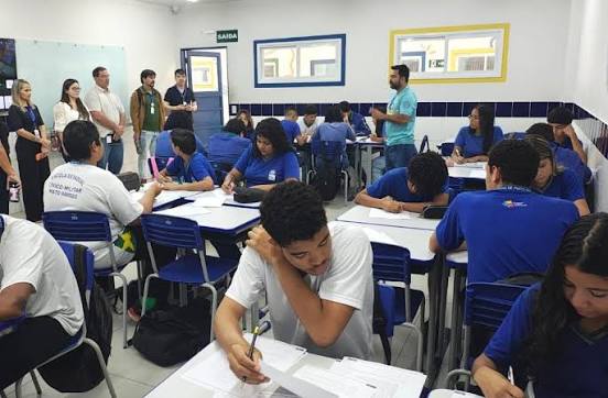 Técnicos acompanham recomposição da aprendizagem em escolas estaduais