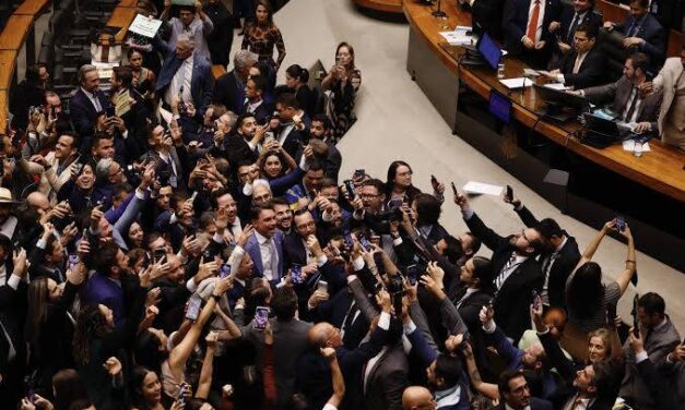 Debate sobre cenário eleitoral de 2026 intensifica articulações entre governo e oposição