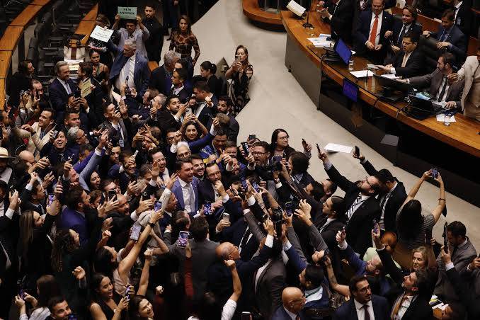 Debate sobre cenário eleitoral de 2026 intensifica articulações entre governo e oposição